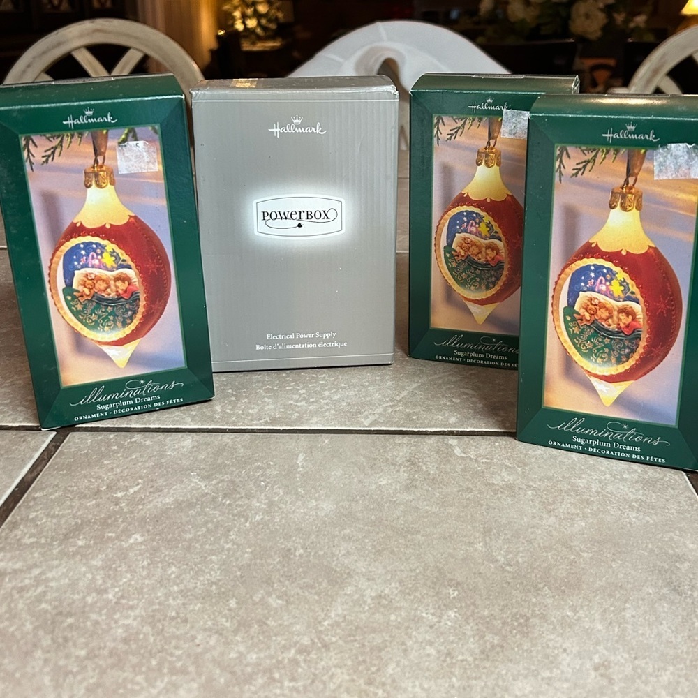 Hallmark Illuminations Powerbox with 3 Ornaments Sugarplum Santa